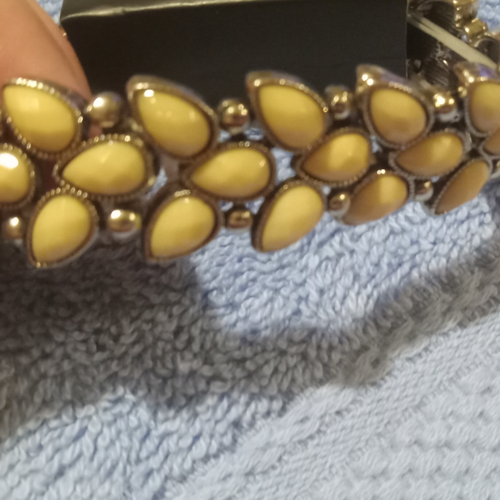 Elegant Yellow Teardrop Bracelet